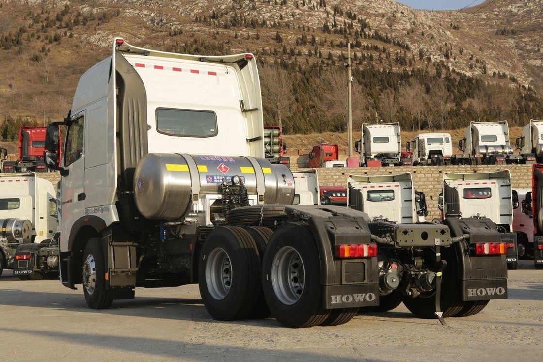 HOWO 중량 트럭 디플렉터 사이드 윈드 밴 440HP 6X4 LNG 국립 VI 트랙터 (13T 후축)