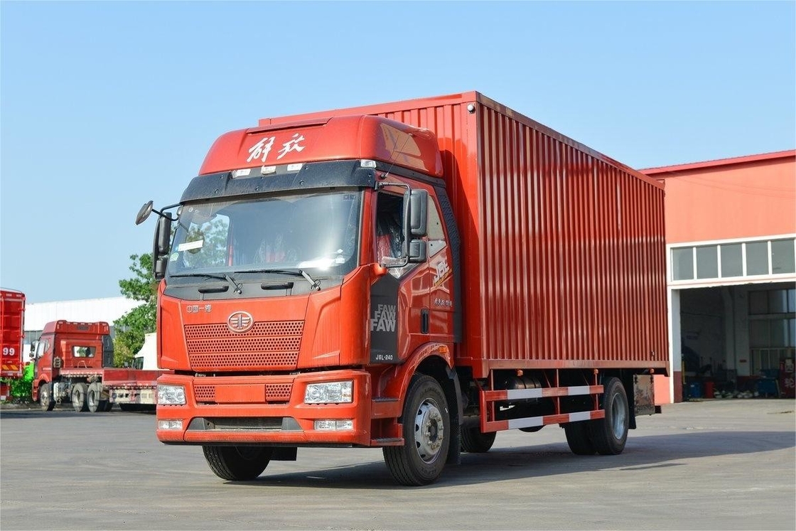 FAW J6L 단일축 Jiefang 중형 트럭 240HP 4X2 8속 6.8m 밴 트럭 사이드 도어