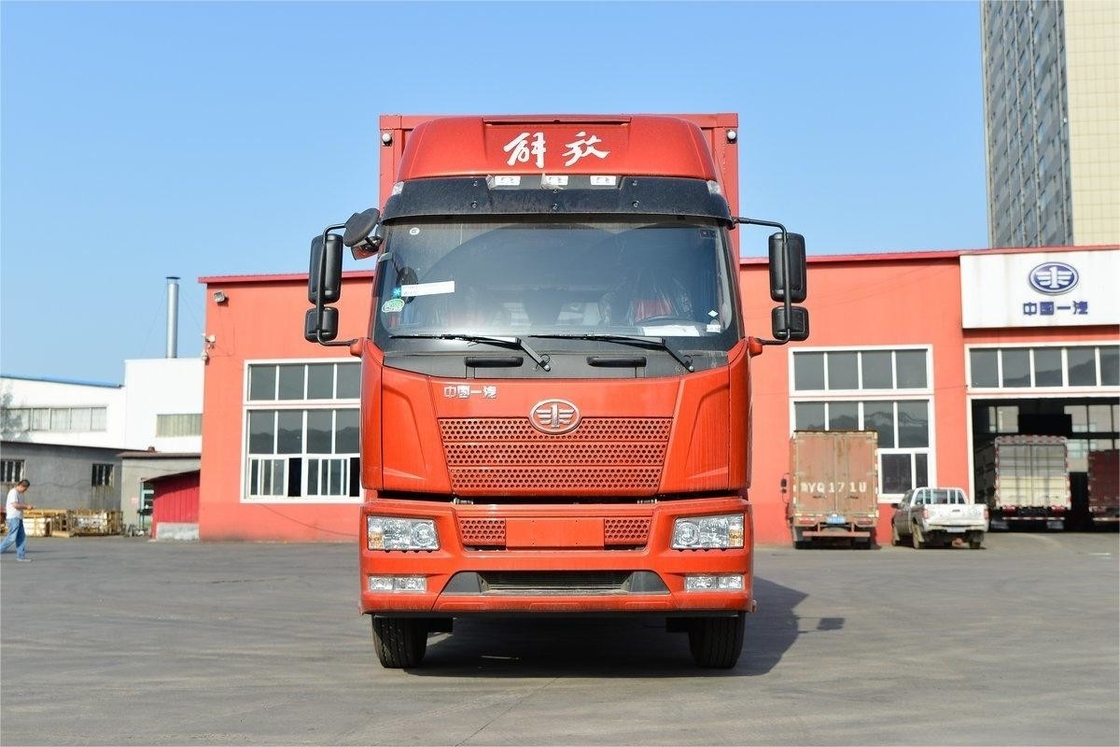 FAW J6L 단일축 Jiefang 중형 트럭 240HP 4X2 8속 6.8m 밴 트럭 사이드 도어