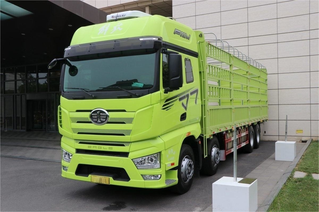 제이팡 중형 울타리 트럭 녹색 차체 높은 지붕 460HP 8X4 9.4m 12단 디젤 트럭