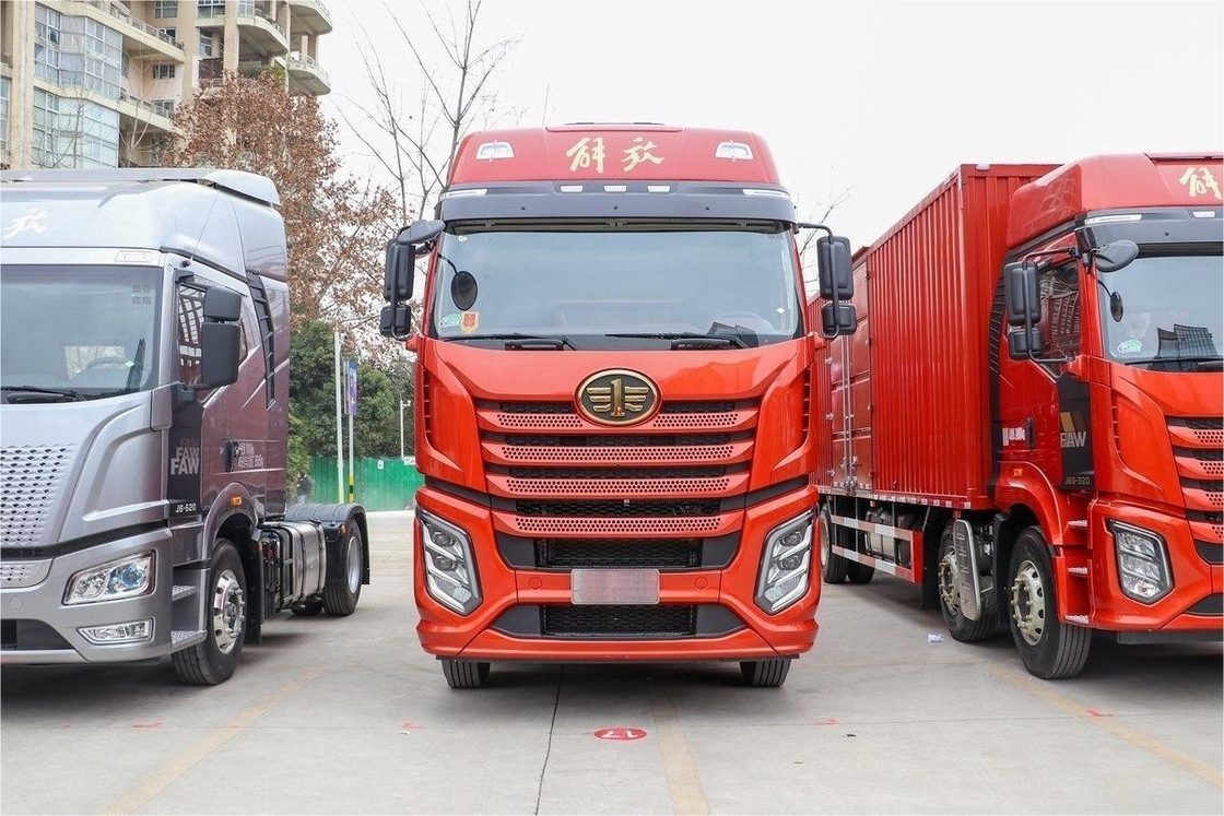 FAW Jiefang 울타리 트럭 큰 줄 반 좌석 560HP 8X4 9.4m AMT 자동 변속기