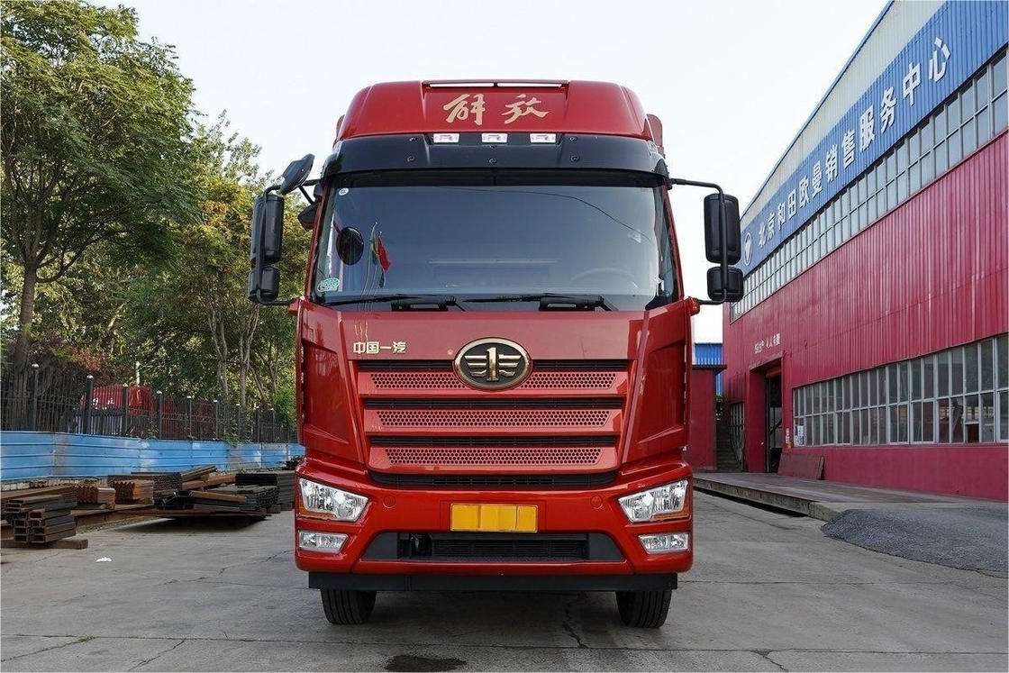 FAW Jiefang 트럭 단열 및 반 좌석 260HP 8단 디젤 4X2 6.75m 울타리 트럭
