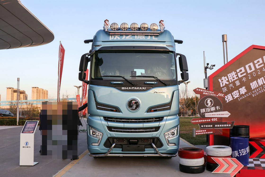 샤크맨 트랙터 트럭 컨디셔너 높은 지붕 상단 측면 가리 840HP 6X4 AMT 수압 버퍼