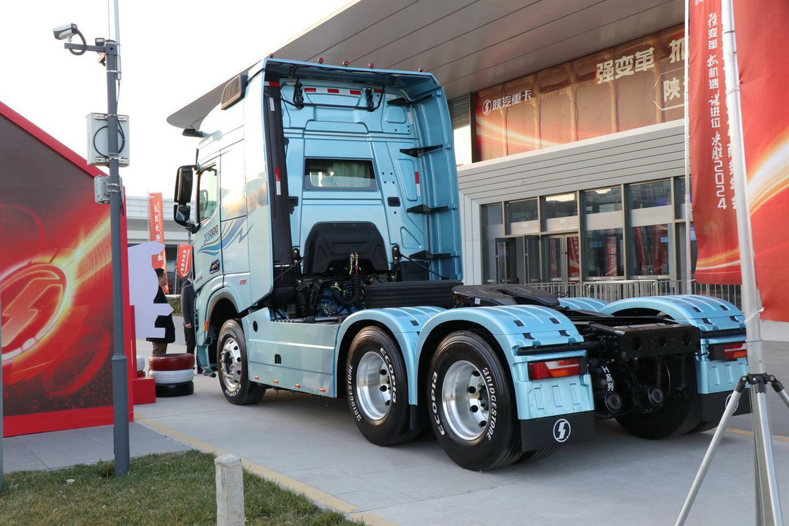 샤크맨 트랙터 트럭 컨디셔너 높은 지붕 상단 측면 가리 840HP 6X4 AMT 수압 버퍼
