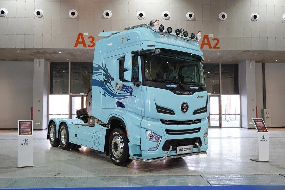 샤크맨 X6000 트랙터 트럭 디젤 700 Hp 6X4 LNG AMT 높은 지붕 단일 행과 반 좌석