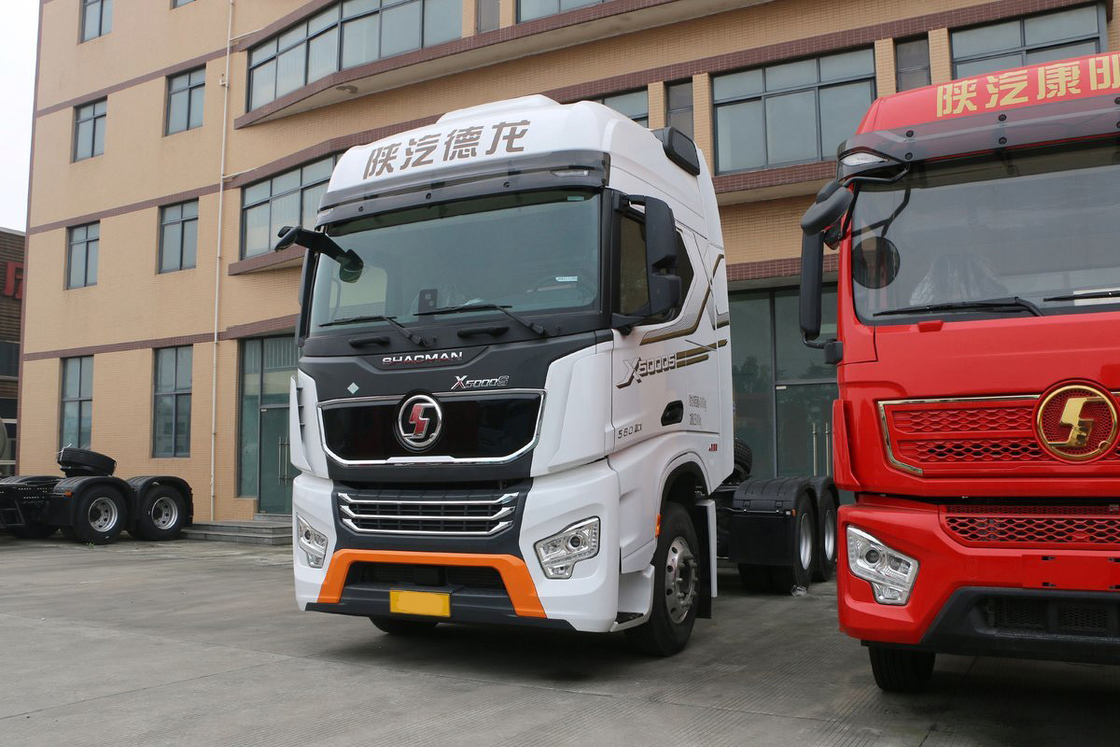 샤크만 트랙터 트럭 X5000S 단열 반 좌석 560마력 12단 6X4 LNG 트랙터