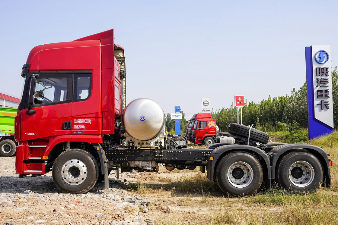 샤크맨 트랙터 트럭 유로 6 후면 듀얼 엑셀 후면 8륜 480HP 6X4 LNG 에어백 좌석