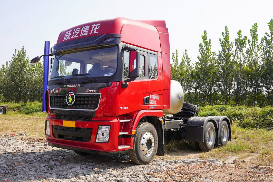 샤크맨 트랙터 트럭 유로 6 후면 듀얼 엑셀 후면 8륜 480HP 6X4 LNG 에어백 좌석
