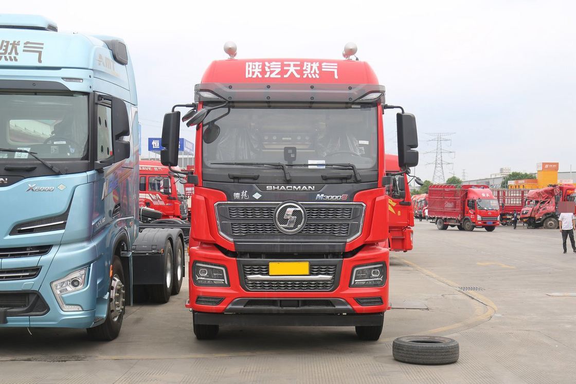 단일 행 반 좌석 웨이차이 엔진 460HP 6X4 높은 지붕 CNG 트랙터 샤크만 중형 트럭