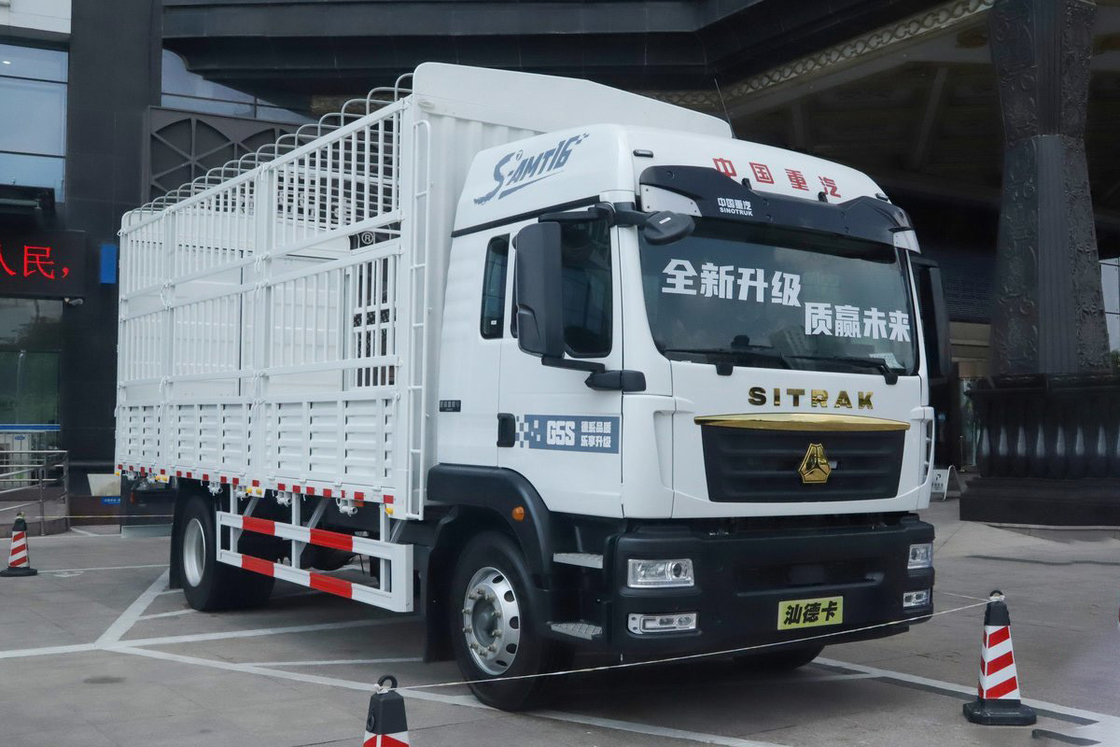 에어백 충격 흡수 좌석 AMT 자동화 수동 270HP 4*2 6.8m Sinotruk Sitrak 울타리 트럭