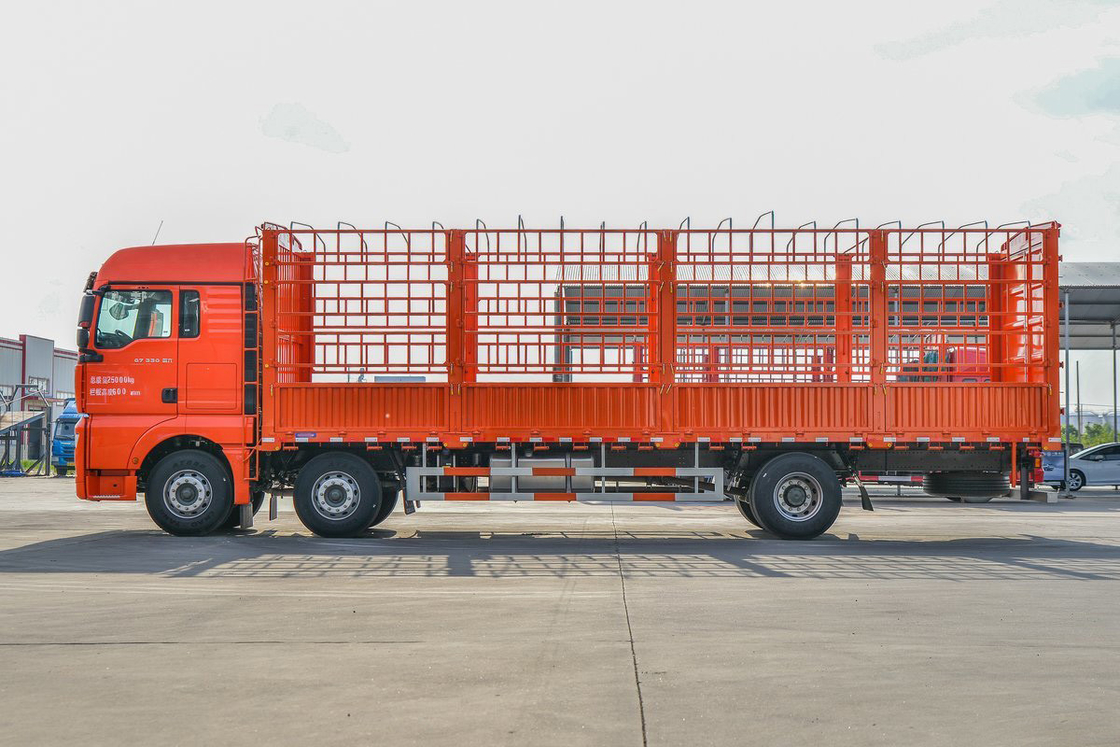 시노트룩 G5 모델 250HP 4X2 6.8m AMT 8단 디플렉터 및 흐름판 시트랙 울타리 트럭
