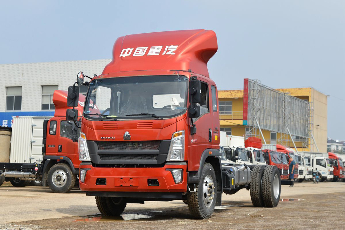 시노트룩 하이 지붕 디플렉터 190hp 호우 트럭 차시 5.75m 울타리 트럭과 함께 설치 될 수 있습니다
