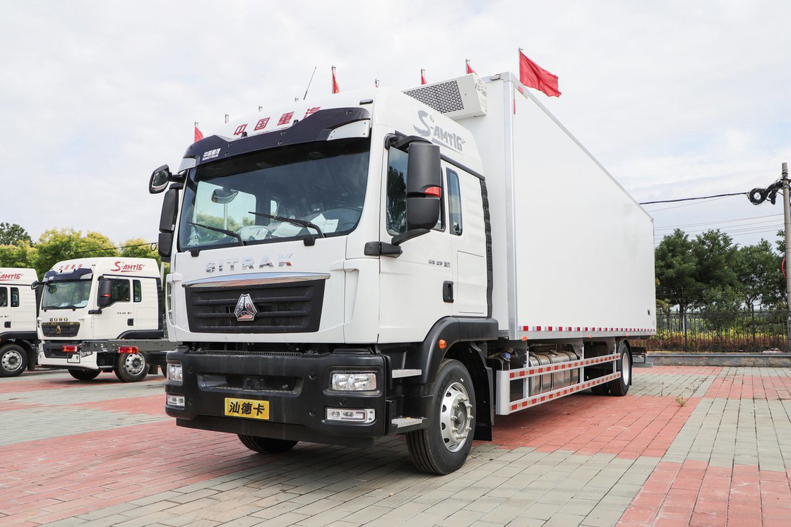 디젤 10속 290hp 4X2 9.45m 디플렉터 라우 하프 캐비 흰색 카시 SITRAK ZZ5186 3도어 화물 냉장고 트럭