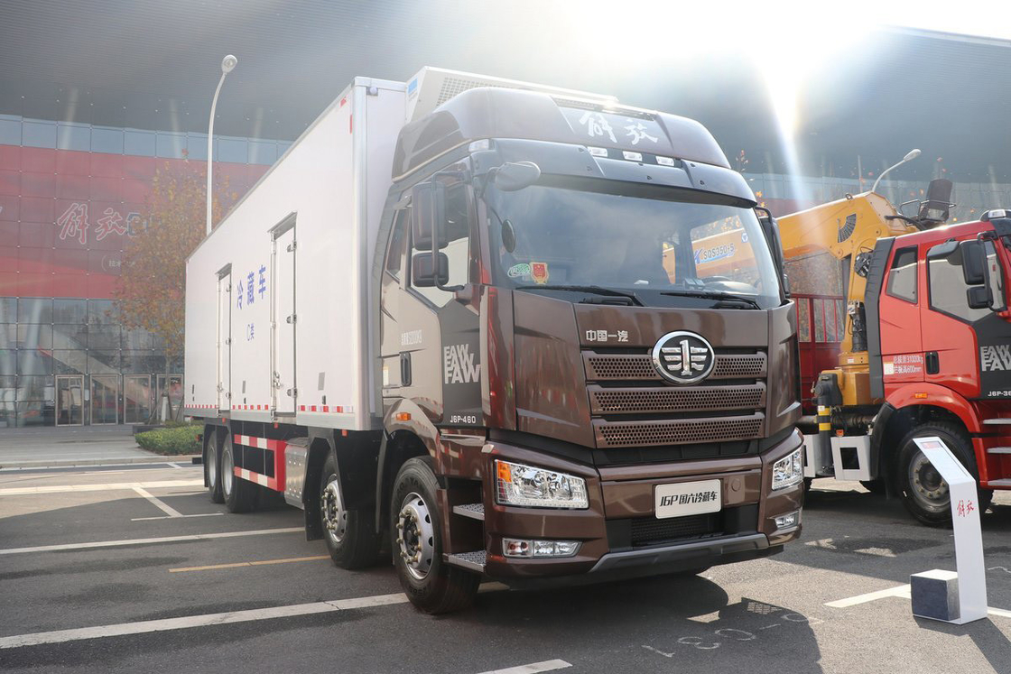 FAW Jiefang CA5320 J6P 무거운 트럭 냉동 트럭 디젤 12 기어 420 Hp 8X4 9.2m 화물 상자 3 문