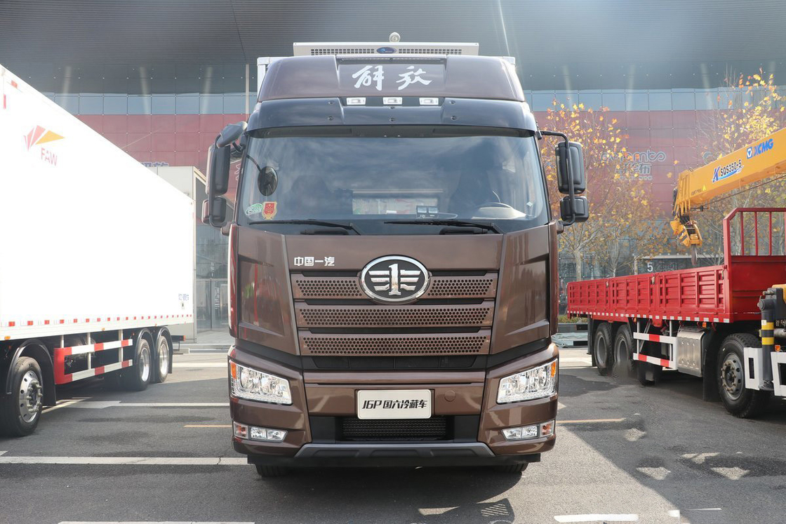 FAW Jiefang CA5320 J6P 무거운 트럭 냉동 트럭 디젤 12 기어 420 Hp 8X4 9.2m 화물 상자 3 문