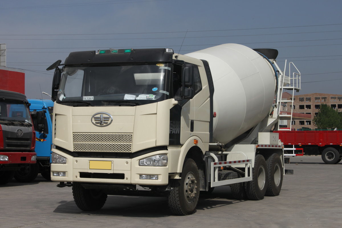 FAW Jiefang 콘크리트 믹서 트럭 J6P 350HP 6X4 평면 상단 캐빈 4.7m3 탱크 자동 에어컨