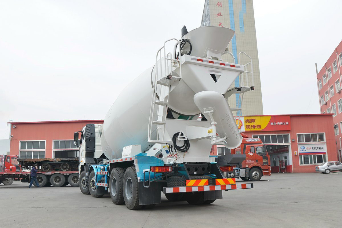 J6P 375HP 8X4 완전히 떠있는 평면 상단 반 위주 7.86m3 FAW Jiefang 콘크리트 믹서 트럭