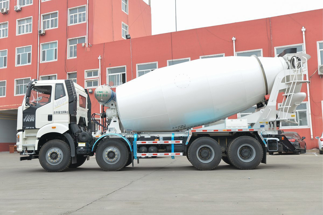 J6P 375HP 8X4 완전히 떠있는 평면 상단 반 위주 7.86m3 FAW Jiefang 콘크리트 믹서 트럭