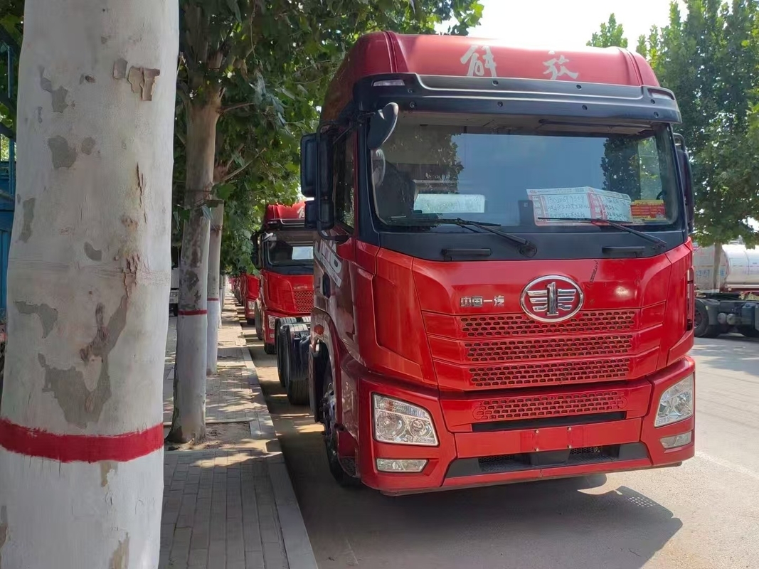 사용 된 트랙터 트럭 헤드 FAW Jiefang 트레일러 트럭 JH6 모델 저 마일리지 2020 년 연비 효율 엔진