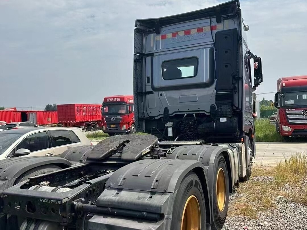 사용 된 중량 트랙터 헤드 트럭 JAC K7 자동 ZF 변속기 540hp와 잠자리 6 * 4