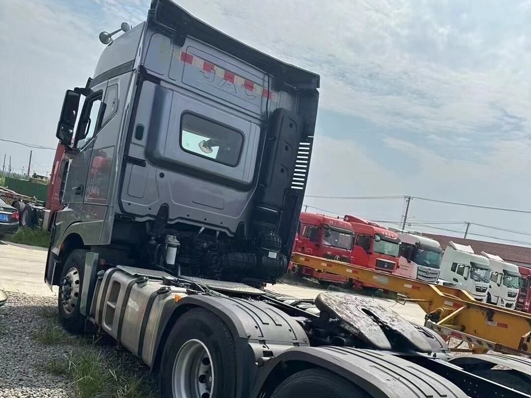 사용 된 중량 트랙터 헤드 트럭 JAC K7 자동 ZF 변속기 540hp와 잠자리 6 * 4