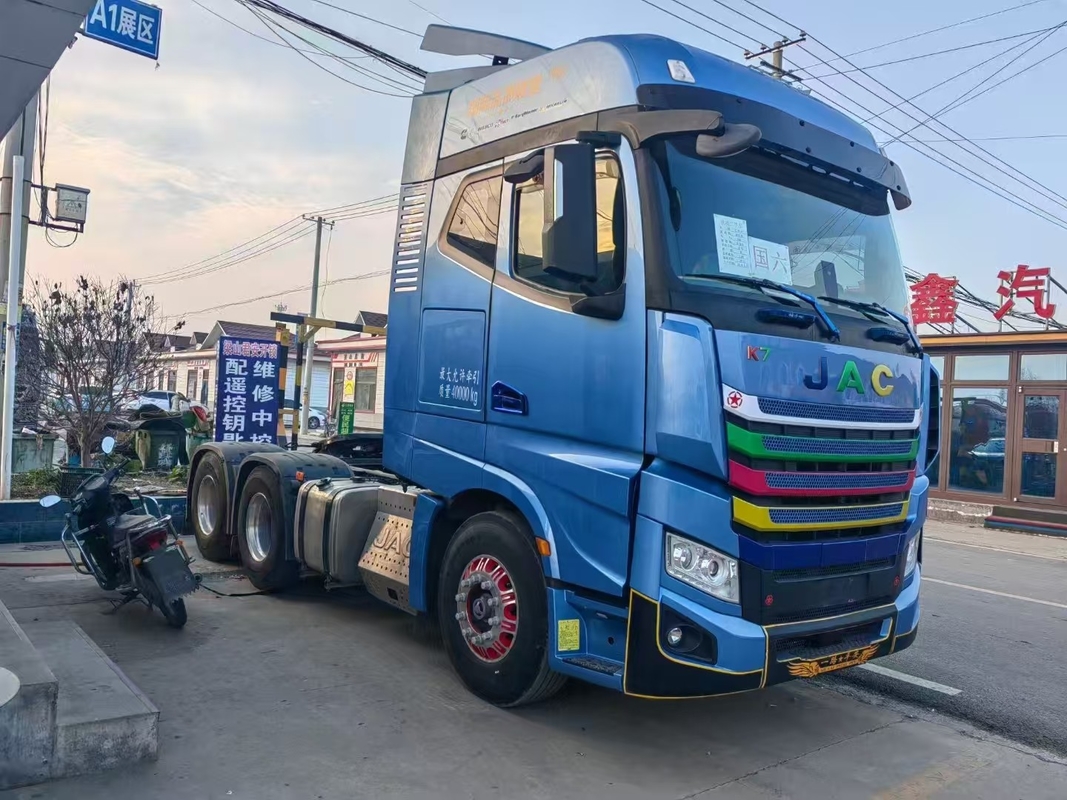 사용 된 리모델링 된 트랙터 헤드 2023 년 JAC 반 트럭 10 바퀴 커민스 엔진 560hp 에어백