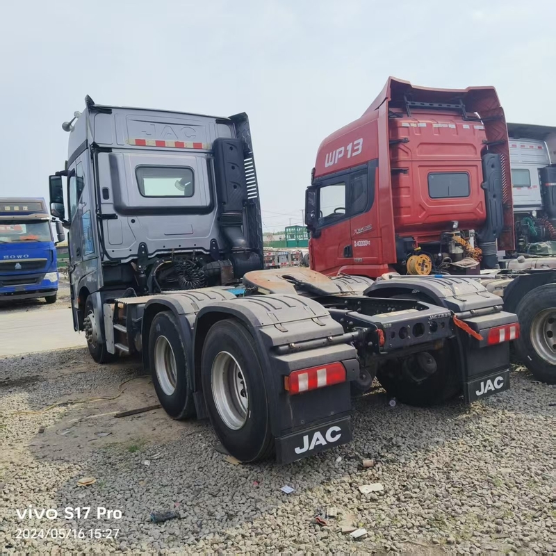 소매 중고용 트랙터 헤드 트럭 JAC 2차 수반 트럭 540hp 높은 지붕 객실 물류 운송