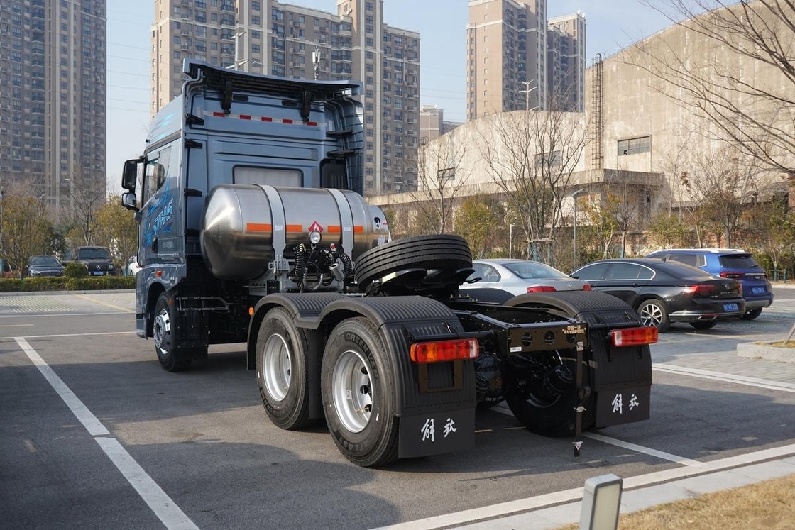 도로 부근 보조용 트랙터 트럭 Faw Jh6 6*4 드라이브 모드 600hp 평면 베드 롤링