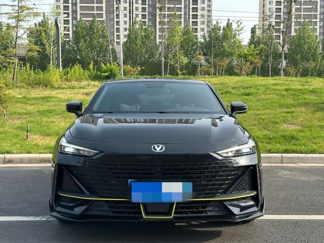 저렴한 가격으로 사용 된 창원 유니-V 자동차 2022 1.5t 판매 및 컴팩트 세단 지능형 운전 버전의 가솔린 자동차