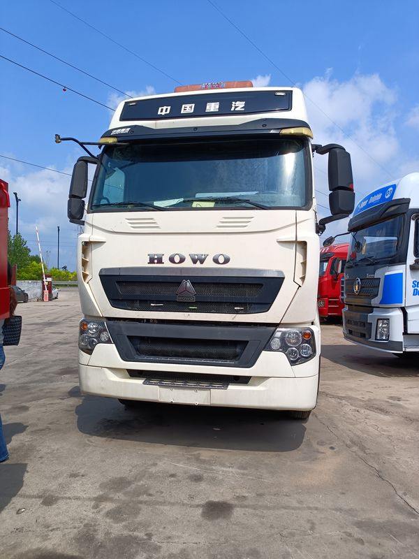 사용 된 트랙터 트럭 머리 판매 HOWO T7H 6*4 드라이브 모드 440hp 최고의 중국 트랙터 트럭 브랜드
