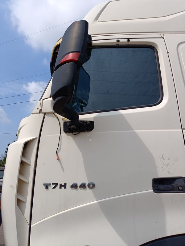 사용 된 트랙터 트럭 머리 판매 HOWO T7H 6*4 드라이브 모드 440hp 최고의 중국 트랙터 트럭 브랜드