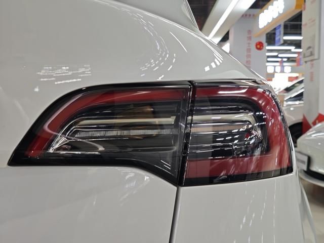 가성비 좋은 중고 테슬라 모델 Y SUV 2022년 페이스리프트 후륜구동 모델, 가족용