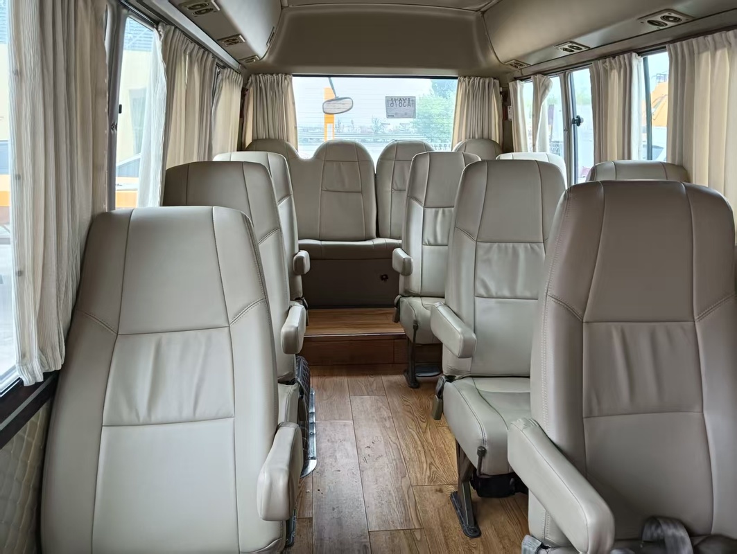 2018 Year 20 Seats Used Coaster Bus , LHD Used Mini Bus Toyota Coaster Bus With 2TR Gasoline Engine , Left Steering