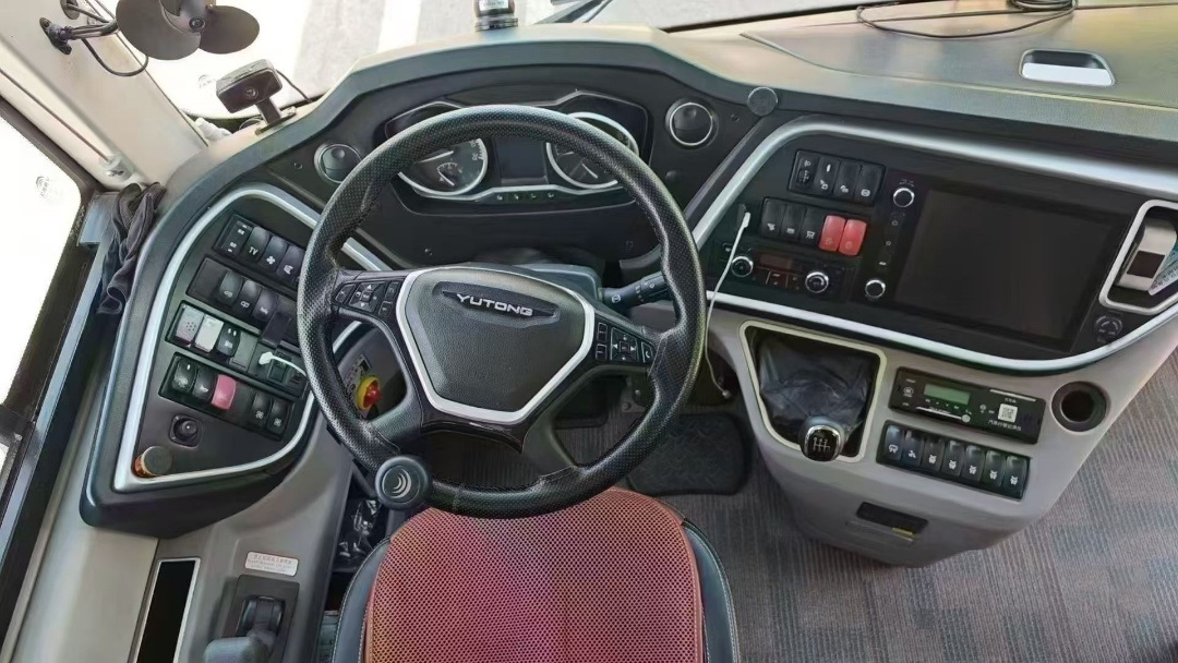 50 Seats 2020 Year Used Yutong Bus ZK6128H Diesel Engine RHD LHD Driver Steering Luxury Bus