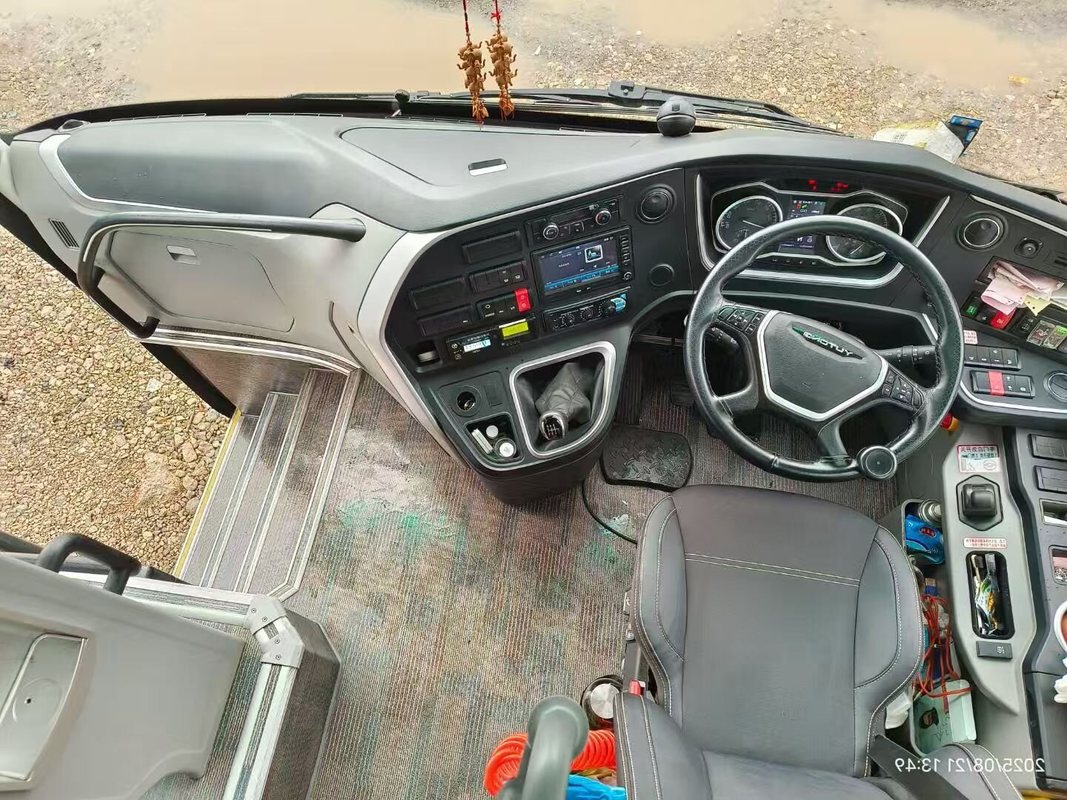 38 Seats 2023 Year Used Yutong Bus ZK6907D Diesel Engine RHD LHD Driver Steering Luxury Bus