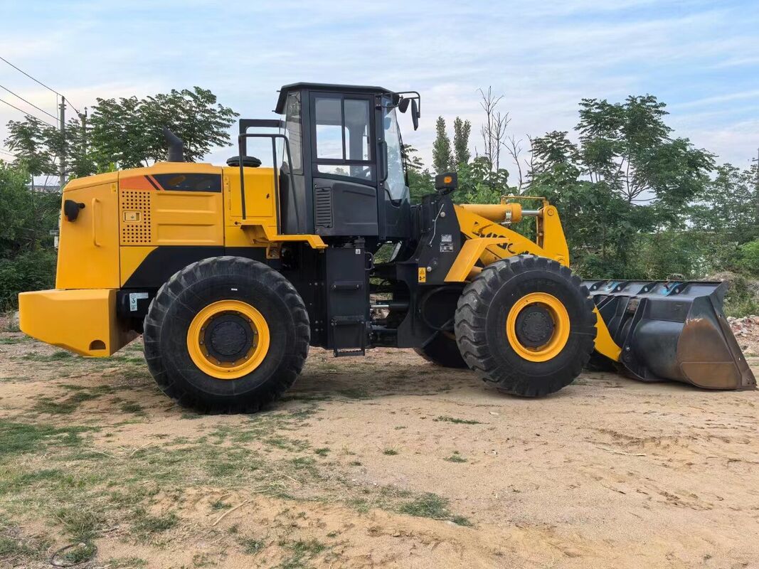 Used Chinese brand loader 5 tons in excellent condition  load capacity  rated power 162 kW for construction