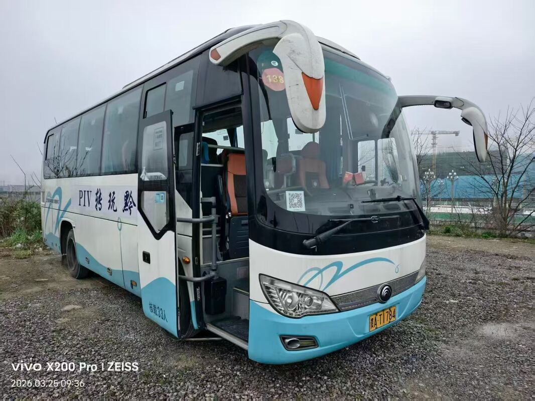 중고 코치 버스 Yu-tong ZK6888 Yuchai Euro5 겹판 스프링 33 좌석 셔틀 또는 장거리용 공기 상태가 있는 2020년 Lux 운송