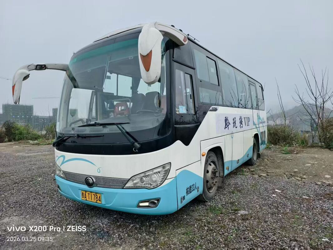 중고 코치 버스 Yu-tong ZK6888 Yuchai Euro5 겹판 스프링 33 좌석 셔틀 또는 장거리용 공기 상태가 있는 2020년 Lux 운송
