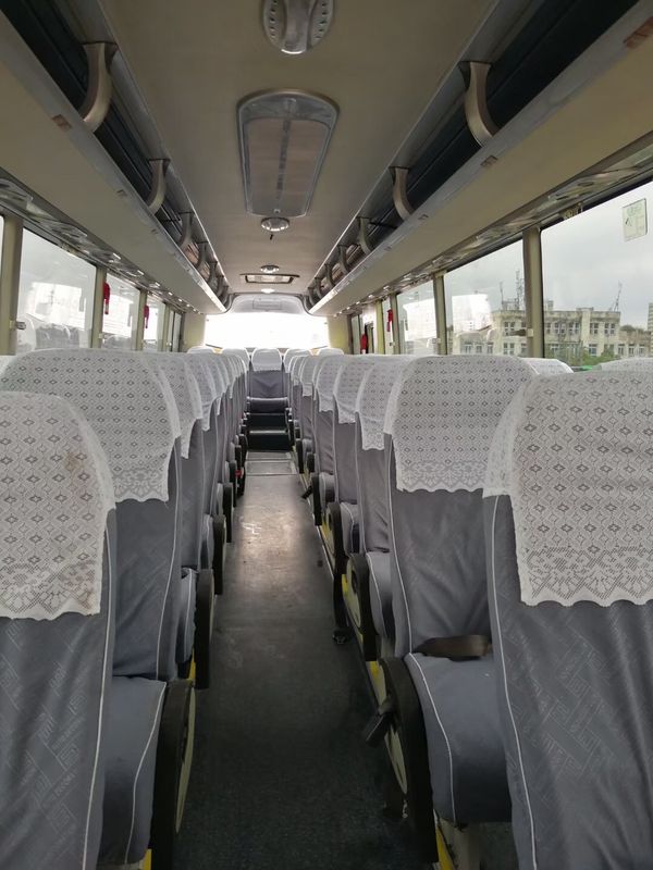 Yutong 상표 우수한 성과를 가진 디젤에 의하여 사용되는 관광 버스 321032km 주행거리
