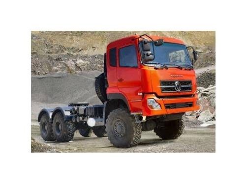 2016 년 375hp는 6×6 RHD 드라이브 형태를 가진 트랙터 트럭 Dongfeng 상표를 사용했습니다