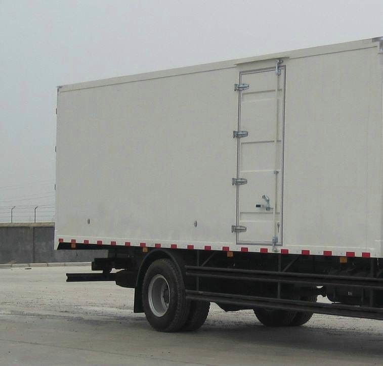 Sinotruk Howo 제 2 손 화물 자동차는 2015 년 160hp 4×2 드라이브 형태 9995x2498x3750mm를 만들었습니다