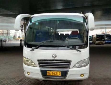19인승 미니 버스는 코치 버스 유로 IV 디젤 엔진 Dongfeng 브랜드를 사용했습니다.