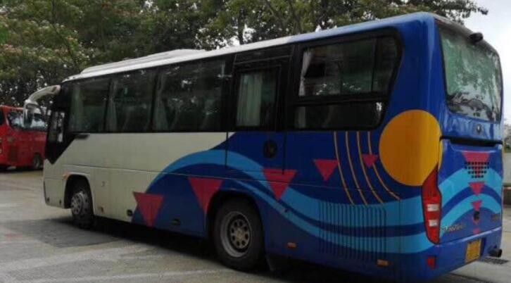 39의 좌석 260HP는 2010 년 8995 x 2480 x 3330mm Yutong 버스 100km/H 최고 속도를 사용했습니다