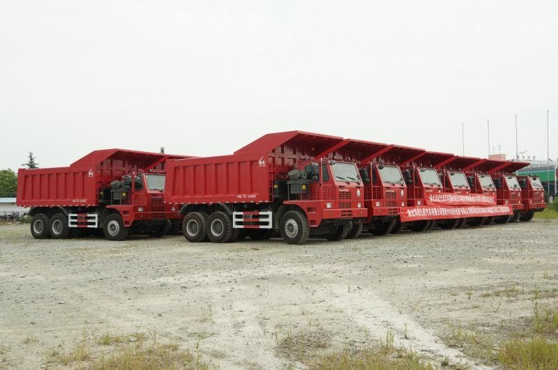 371HP 몰기 Sinotruck에 의하여 사용되는 덤프 트럭 50 - 70 톤 Minning 덤프 트럭 왼손