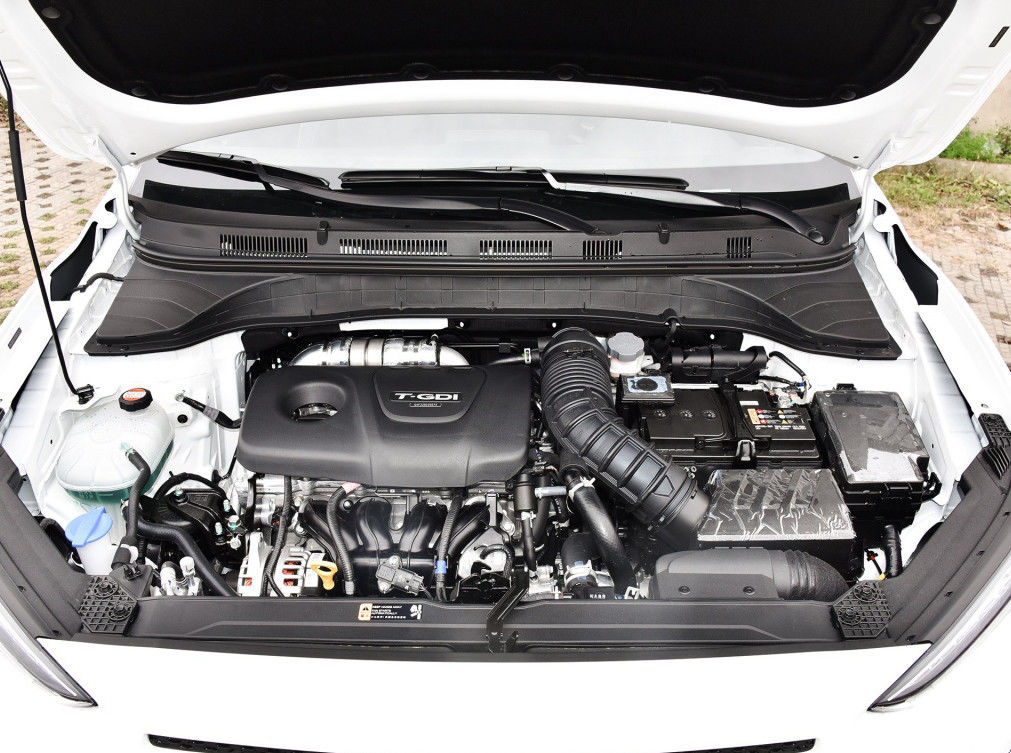 현대는 소형 버스 1.6T 177hp F7 변속기 5 좌석 SUV 소형 차 1800mm 버스 폭을 사용했습니다