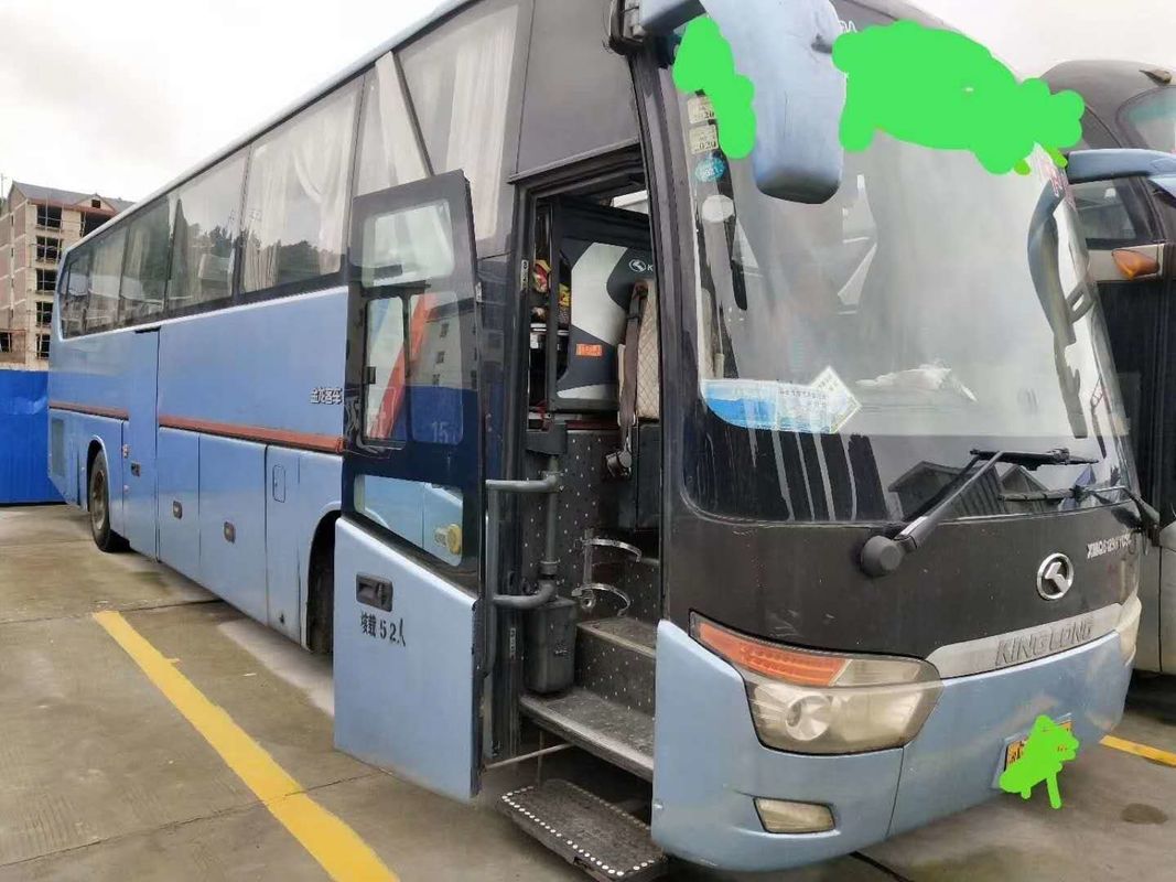 Kinglong RHD Deisel 엔진 53 좌석 233kw는 AC 양쪽으로 여닫는 문을 가진 코치 버스를 사용했습니다