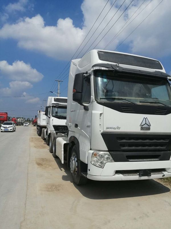 다른 색깔을 가진 중국 Sinotruk Howo A7 트랙터 트럭 머리 6x4