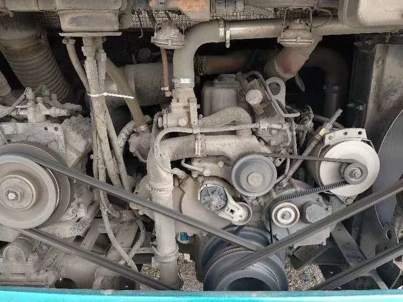 ZK6116HF 228kw 51 좌석 사용 Yutong 버스 여객 버스 럭셔리 좌석 낮은 킬로미터 누드 포장 LHD
