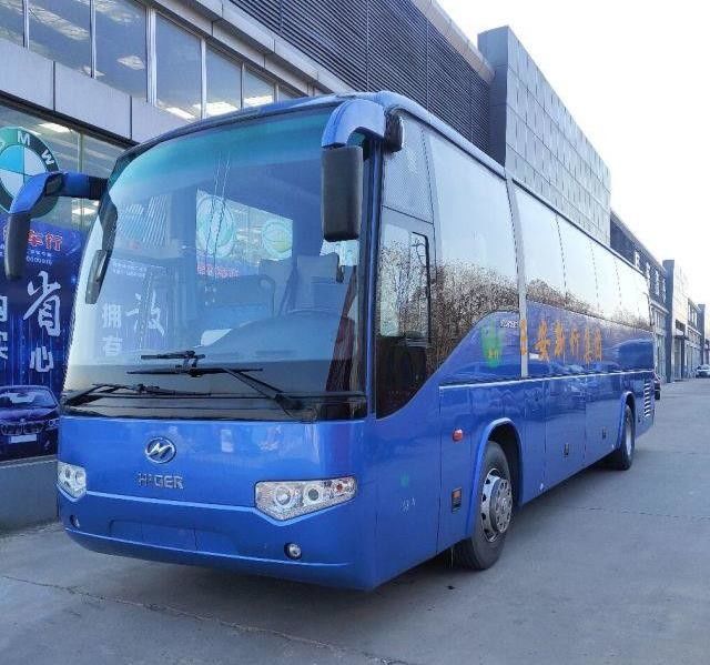 Higer KLQ6129 53 좌석 후방 엔진은 코치 버스 양쪽으로 여닫는 문 강철 Chiassis를 사용했습니다