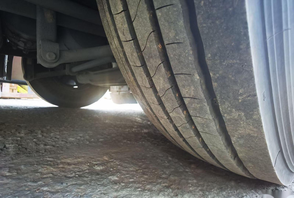 왼쪽 안내를 싸는 사용된 투어 버스 유통 브랜드 ZK6116 좌석 양여닫이 일반인 버스 에어백 샤시 나체화 48명